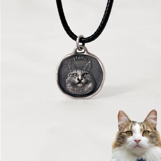Custom cat silver pendant with engraved portrait of Hemi, keepsake jewelry with realistic detail.