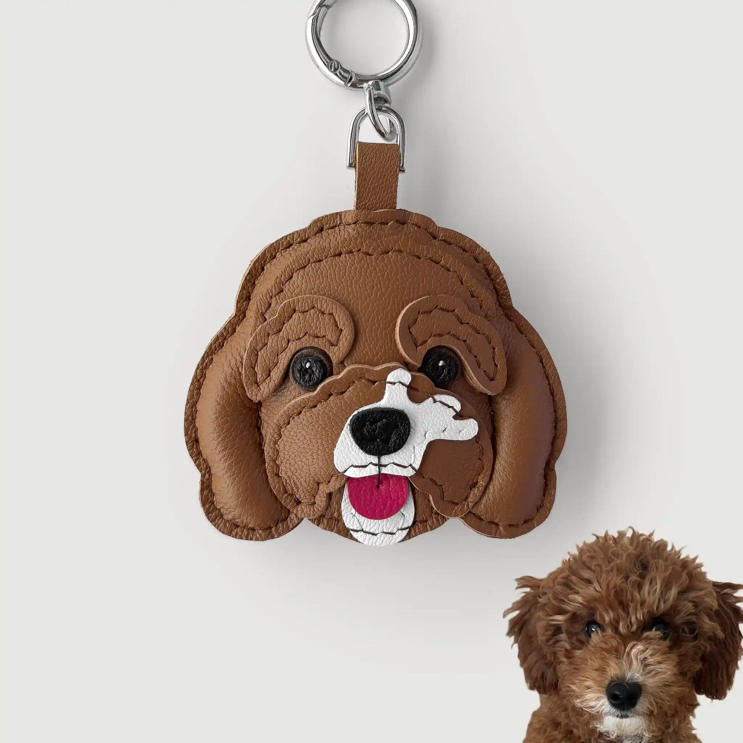 Breloque de chien Doodle en cuir faite à la main de couleur personnalisée