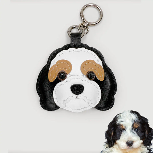 Waggy Waggy手工定制彩色皮革Doodle狗吊坠,金毛寻回犬样式,展示可定制设计。